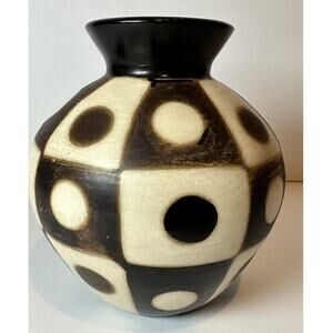 Valeriano Paz Folk Art Pottery Vase Chulucanas Peru Brown White Geometric Signed